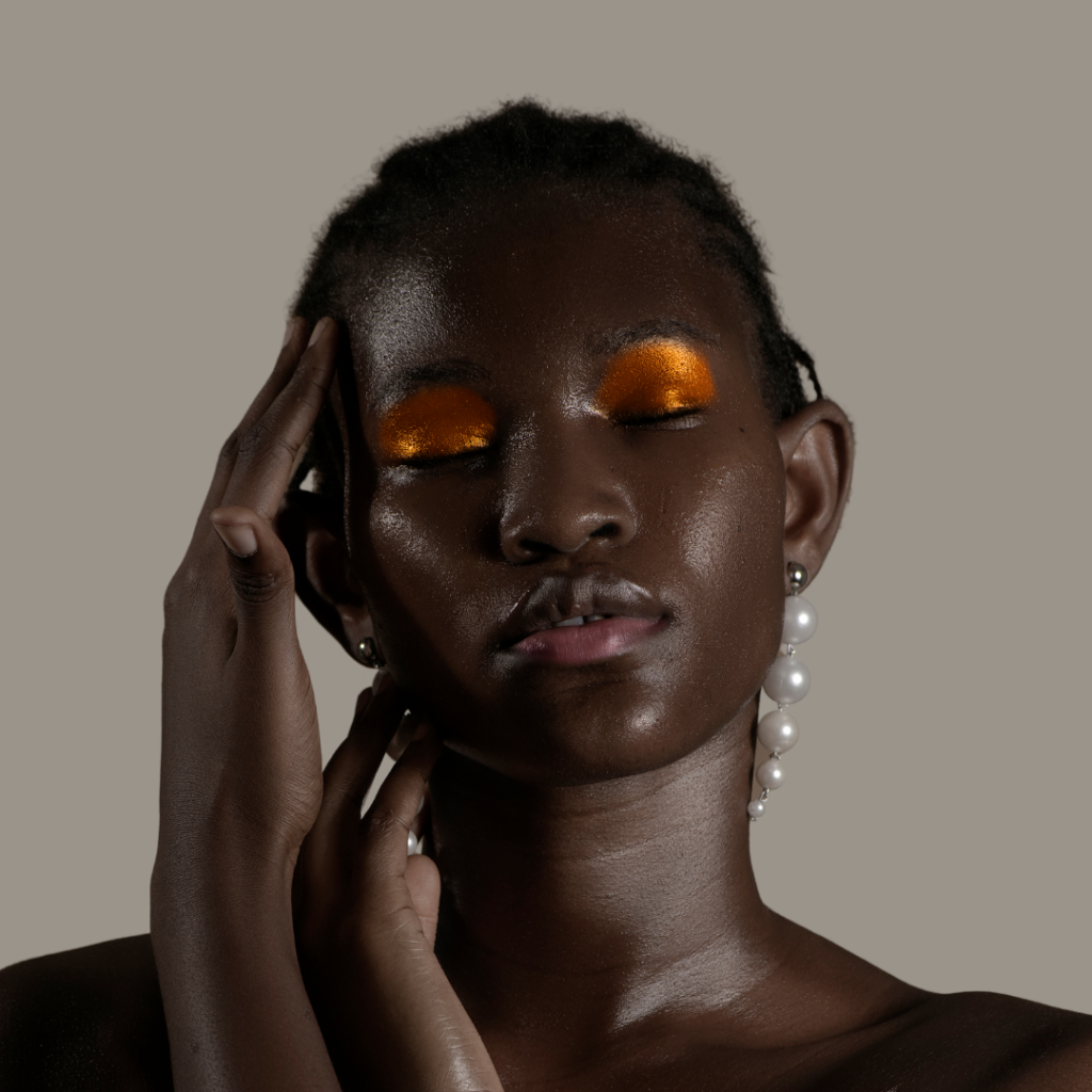 How to Achieve a Radiant, Dewy Look Without Appearing Oily: Pro Tips and Tricks